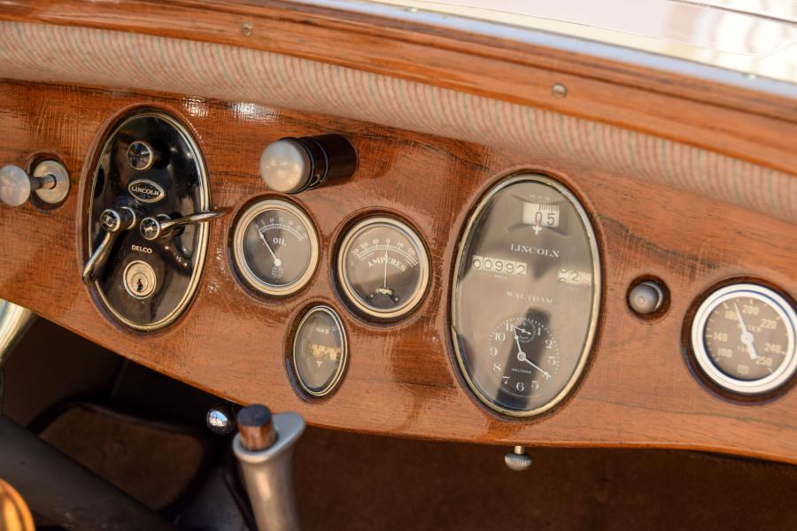 Панель приборов Lincoln Model L Convertible Coupe 1925 года  (фото 8 из 13)